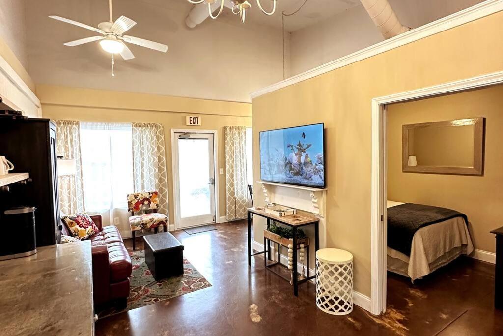 Haven At Hazel~Downtown Bungalow Demorest Exterior foto